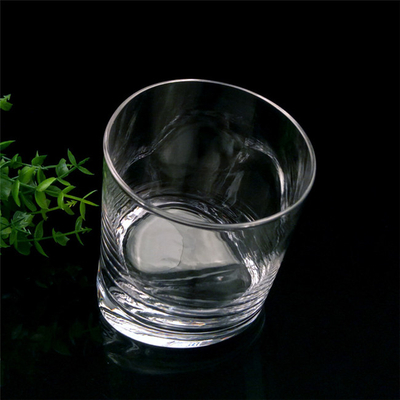 Kreative moderne transparente Glas-Whisky-Tasse